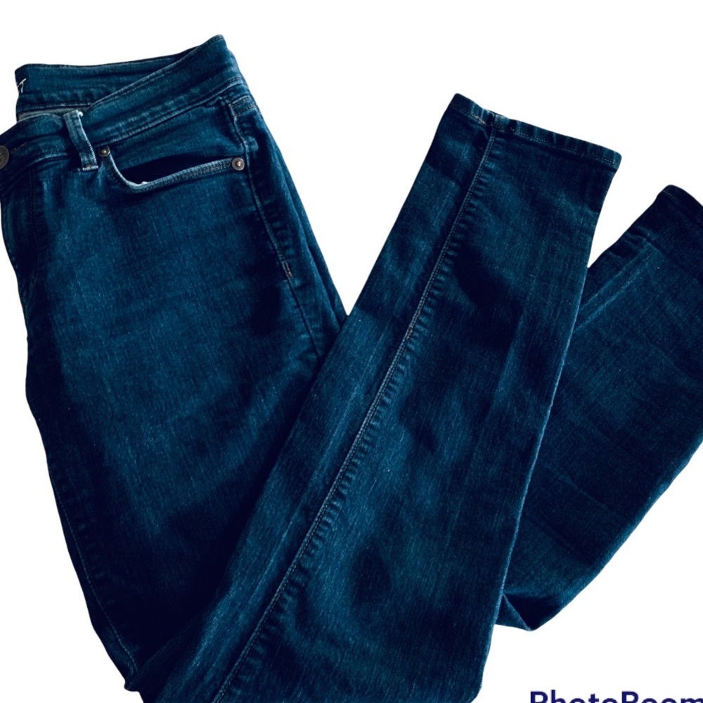 Loft modern skinny dark wash denim blue jeans. Size 26/2. Midrise